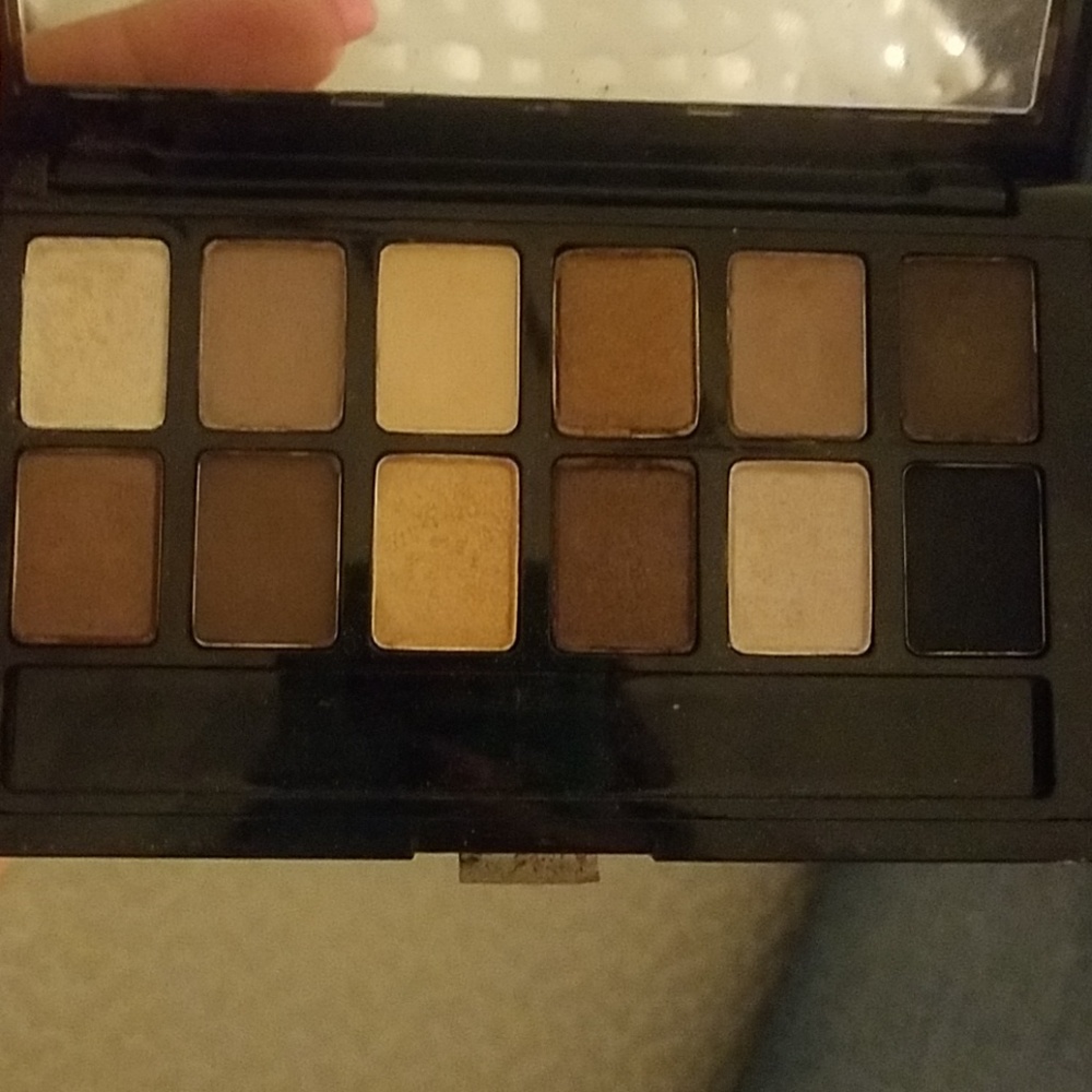Eyeshadow - Picture 2 of 3